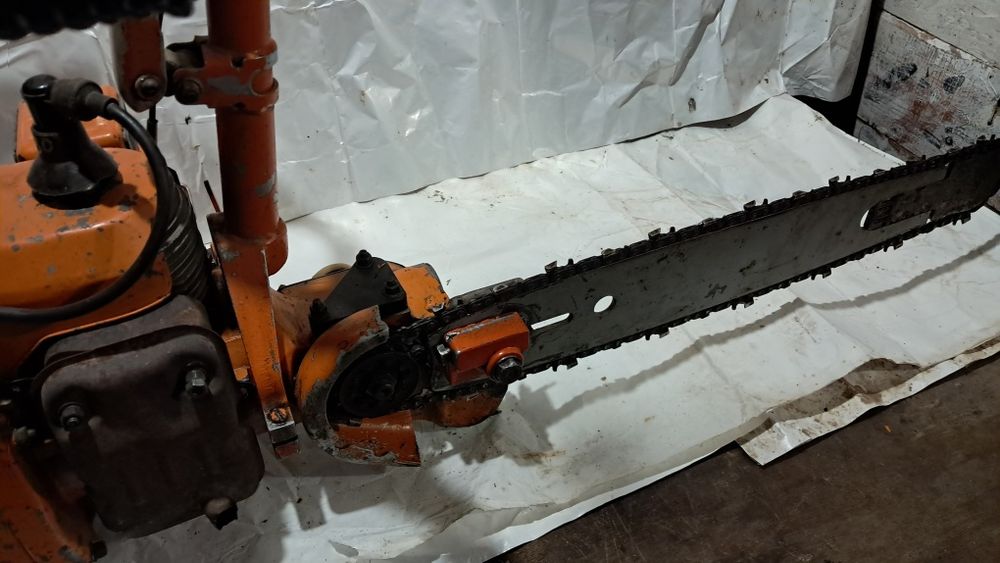 Продам бензопилу Урал