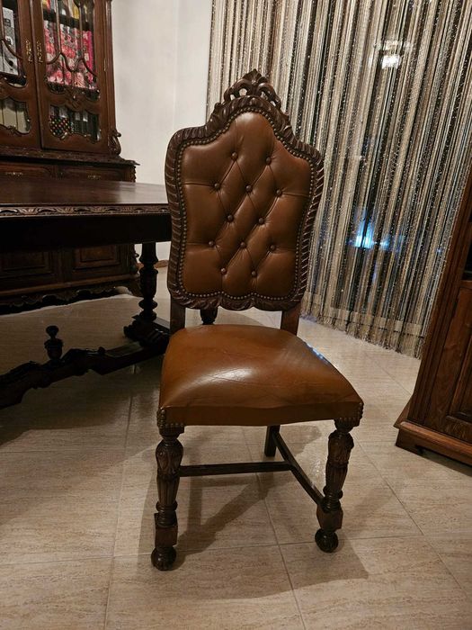 Mesa de jantar com 8 cadeiras