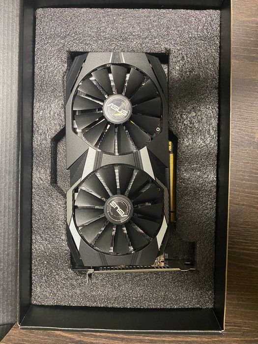 Игровая видеокарта Asus AMD Radeon RX560 4 ГБ в идеальном состоянии