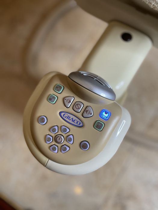 Заколисуючий центр Graco. Укачивающий центр Graco