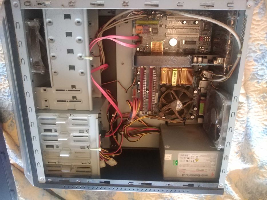 Torre de computador usada