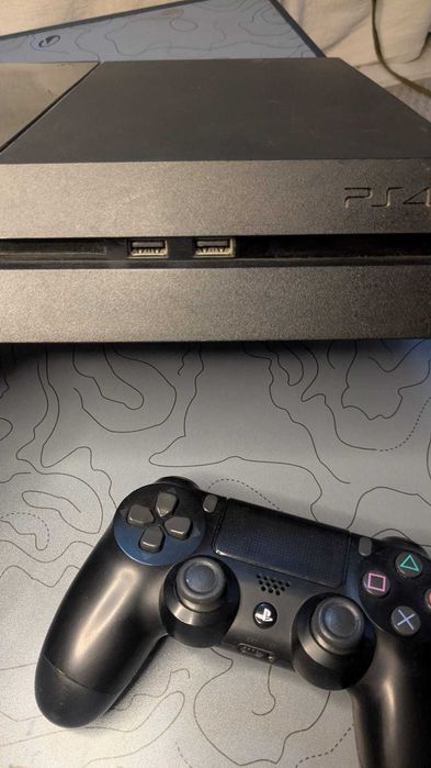 Vendo Ps4 Com 1 Comando E Garantia De 2 Anos + Cabo Hdmi E Cabo Carregar Comando