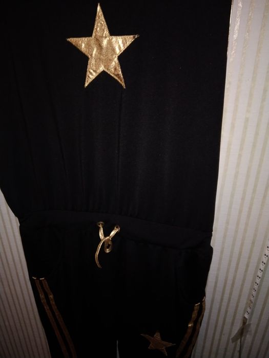 Комбинезон в спортивном стиле