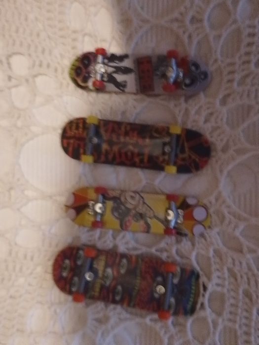 Skates de dedo diferentes