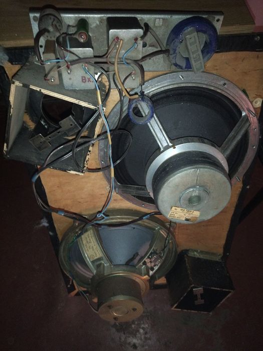 Колонки  у судовому стані готові до обміну на телефон айфон