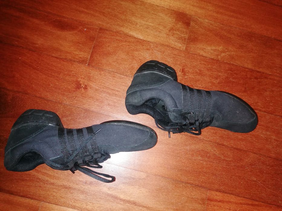 Vendo sapatos para dança