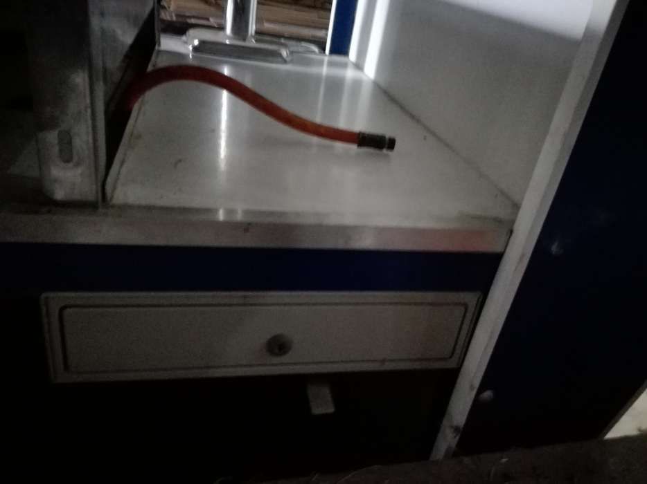 Duży grill przenośny na imprezy.