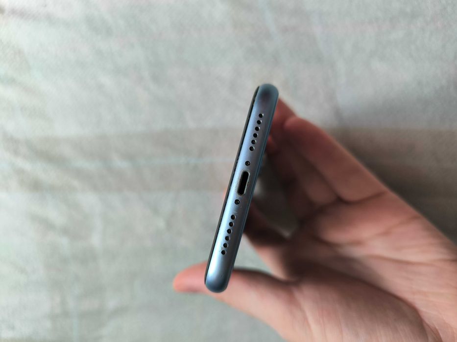iPhone XR 64 GB blue