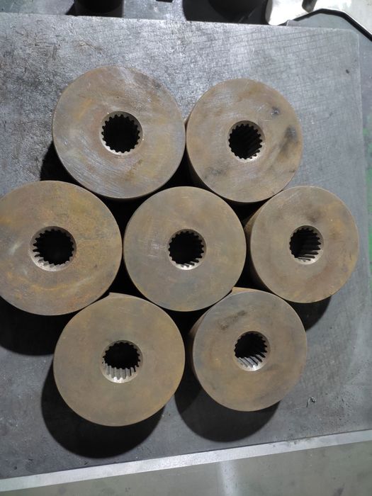 Шлицевая муфта на вертикальный и выгрузной шнек.