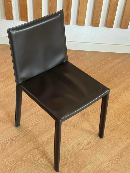 Conjunto 4 cadeiras mesa de jantar em pele