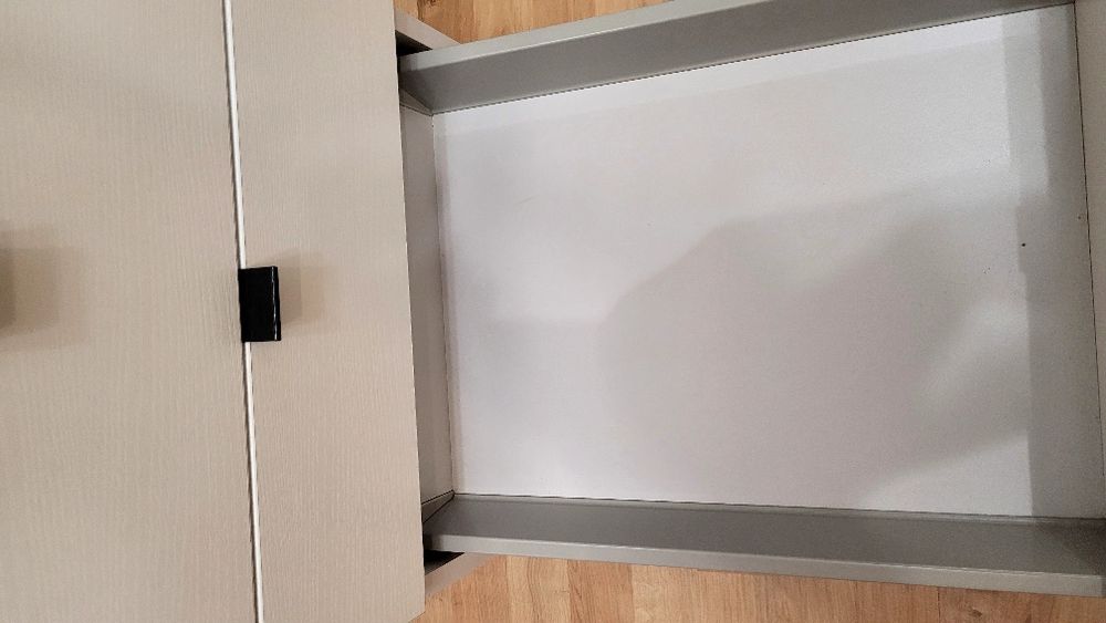 Białe biurko, solidne,  nie Ikea