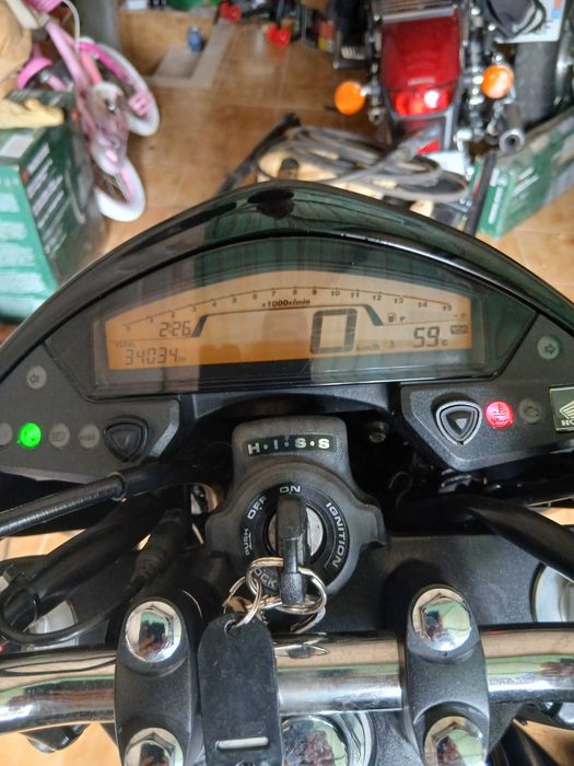 Honda hornet preta Brilhante