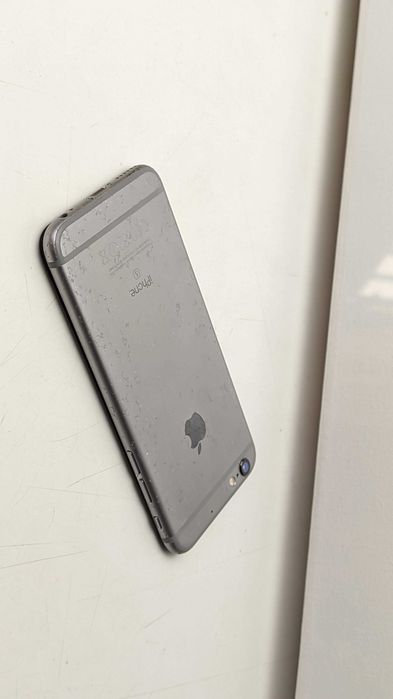 iPhone 6S com ecrã estragado (para arranjar ou para peças)