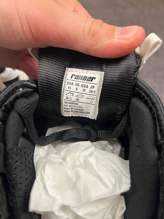 Balenciaga Runner Black White