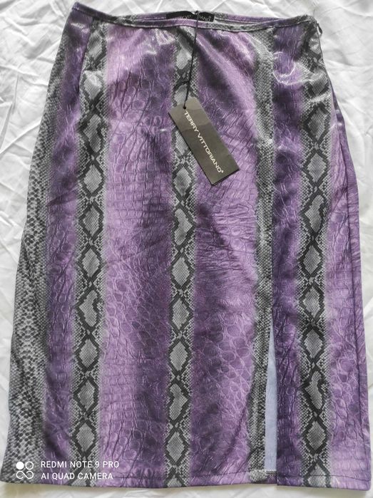 Гарна спідниця зі штучної шкіри. Розмір S