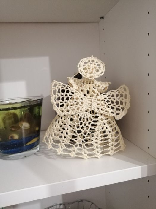 Aniolek robiony na szydelku-ecru