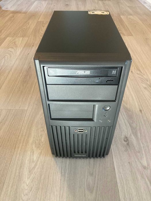 Komputer stacjonarny + monitor LCD 19"