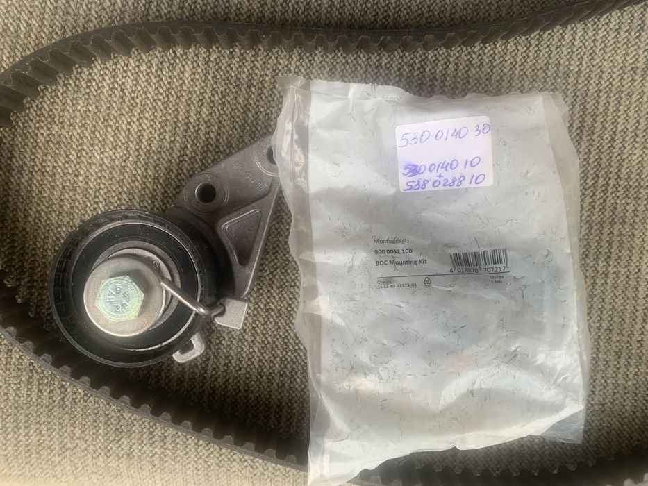 Ремінь ГРМ з помпою Ford Focus 538028810