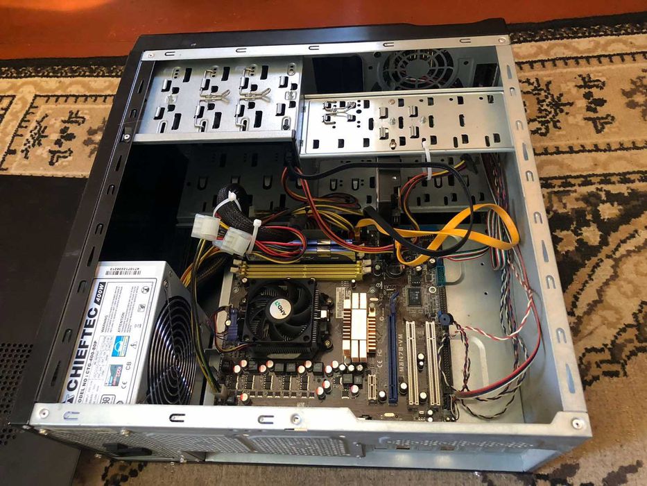 Робочий комп'ютер на Windows 10 / системний блок ПК