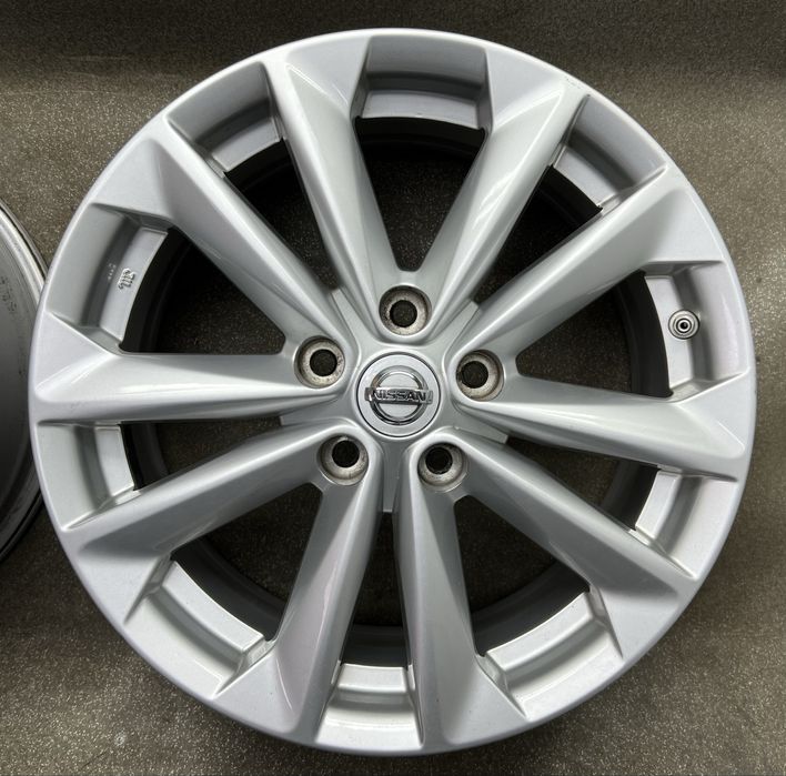 Диски R17 5 114.3 et40 J7 Оригінал Nissan Juke x-trail qashqai ніссан