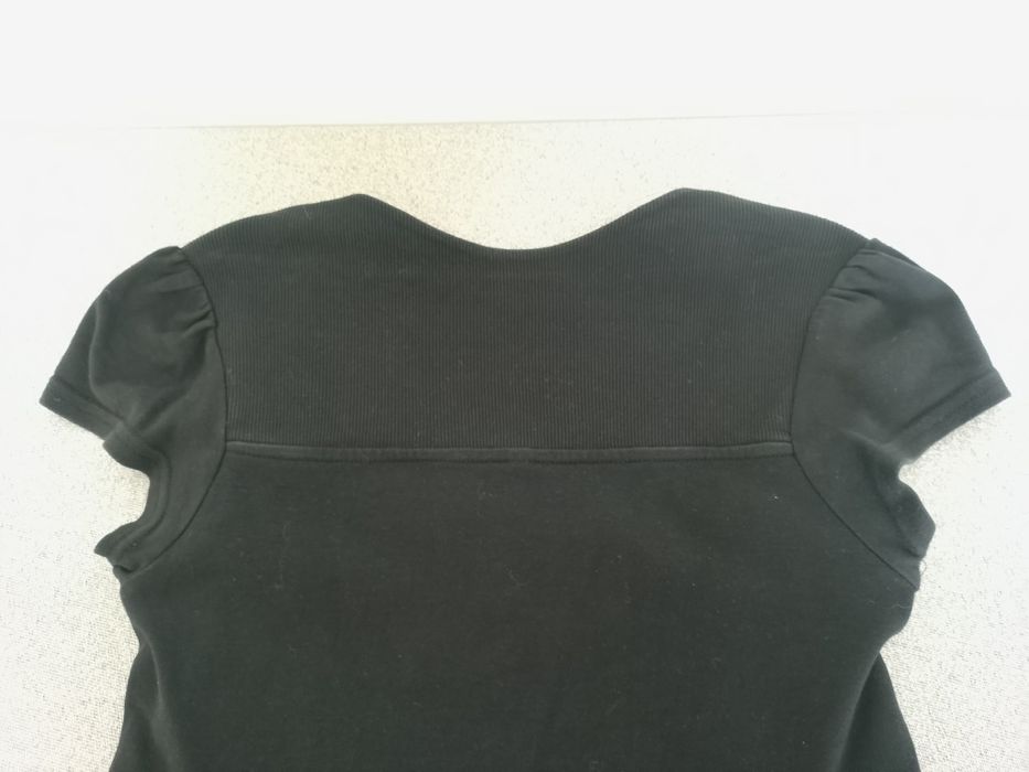 Czarna bluzka ciekawy dekolt