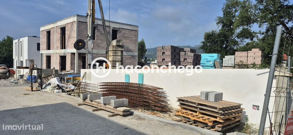 Moradias em Condomínio Fechado Lijó Barcelos