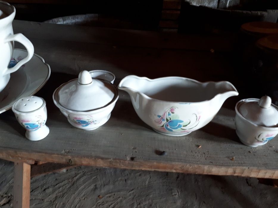 Сервиз фарфоровый