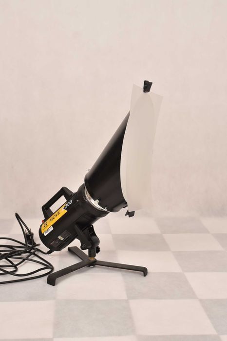 Zestaw Lampa Quantuum Move X 200 + statyw studyjny + Quadralite czasza