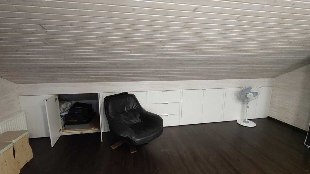 Продається трикімнатна квартира (частина будинку)