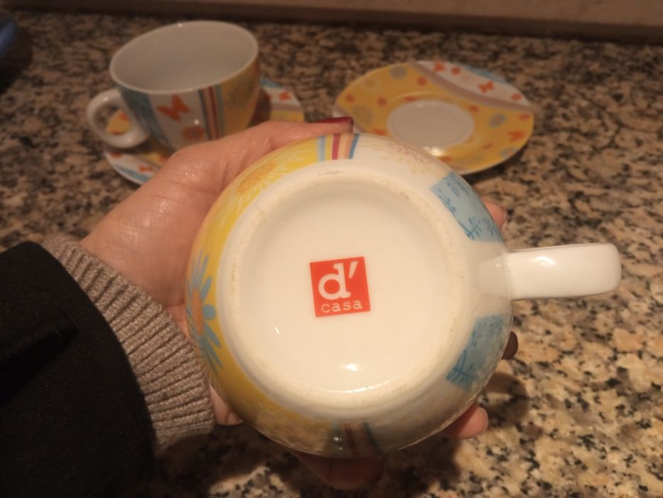 Chávenas com pratos D'casa