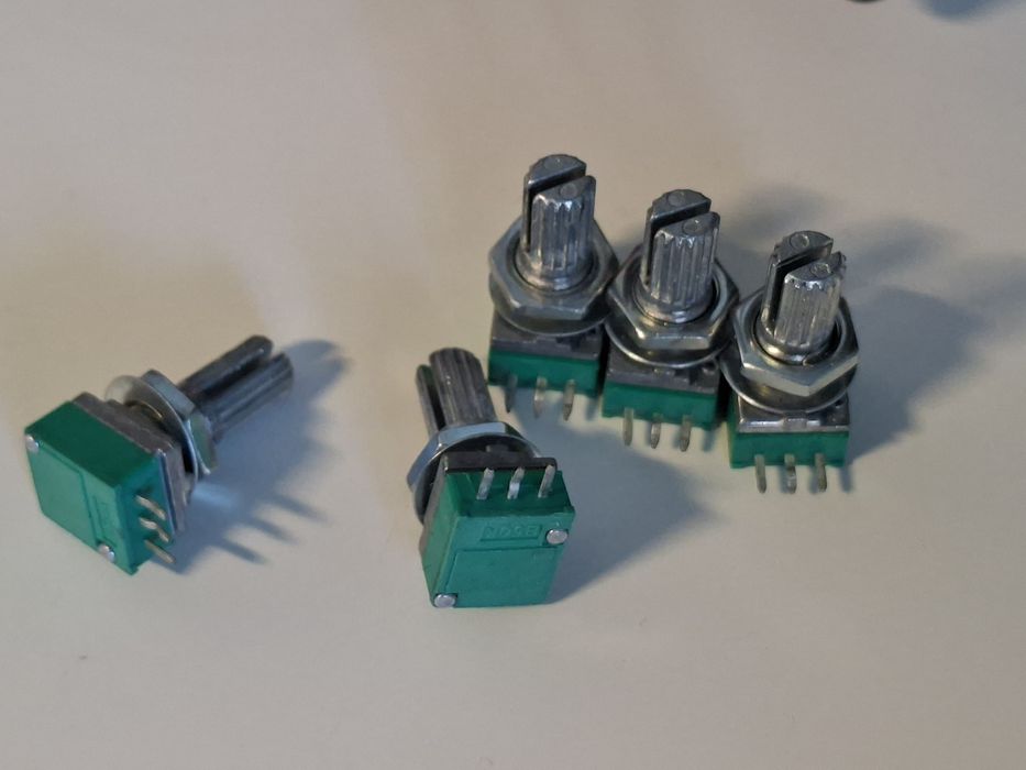 Potentiometer / potencjometr jednoobrotowy 50 KOhm charakterystyka: B