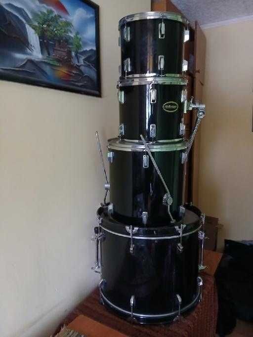 Perkusja millenium brzoza centrala Indonezja  brzoza