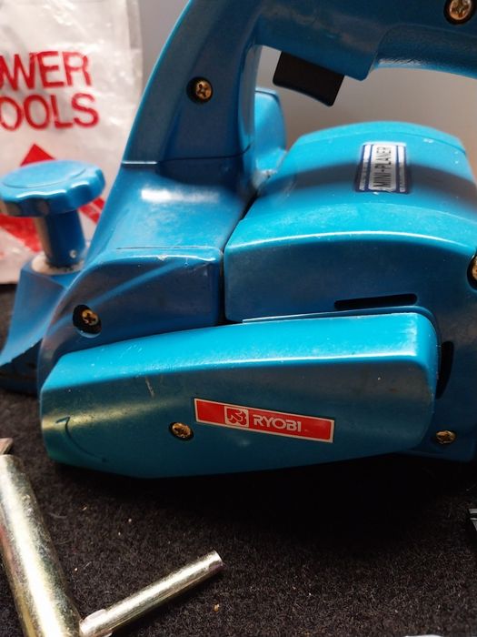 Plaina Elétrica Ryobi L-120N