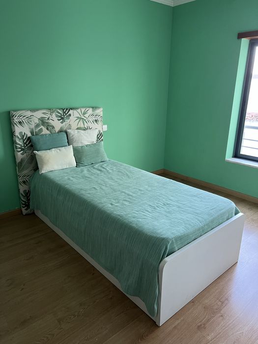 Cama solteiro completa + colchão + cabeceira + decoração