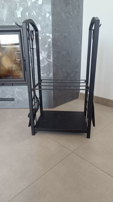 Stojak na drewno, narzędzia do kominka