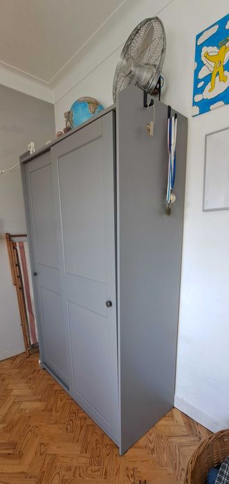 Roupeiro Hauga da Ikea cinzento