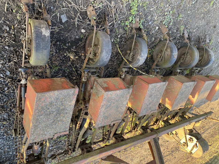 Продам бурякову сівалку 6 рядкова