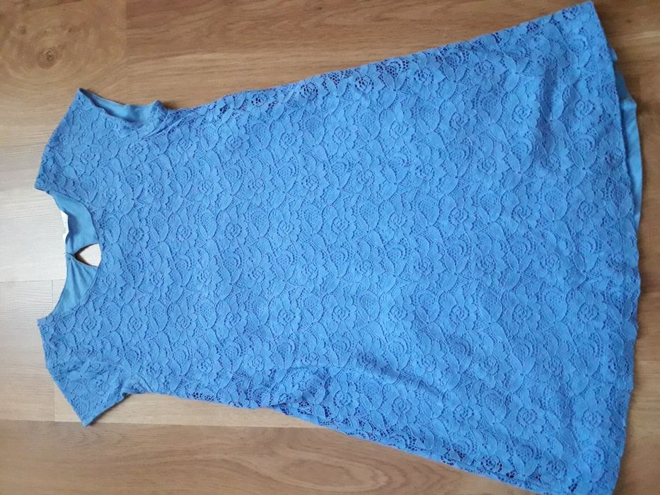 Niebieska sukienka z koronki, 11-12 lat