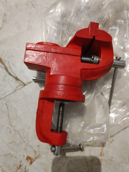 Małe imadło warsztatowe przenośne i obrotowe Nowe ślusarskie