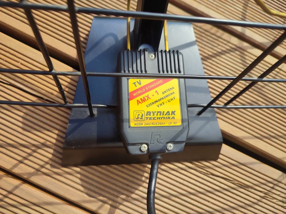 Antena pokojowa z zasilaczem