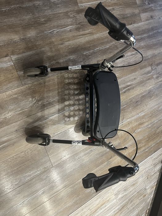 Ходунки для инвалидов.