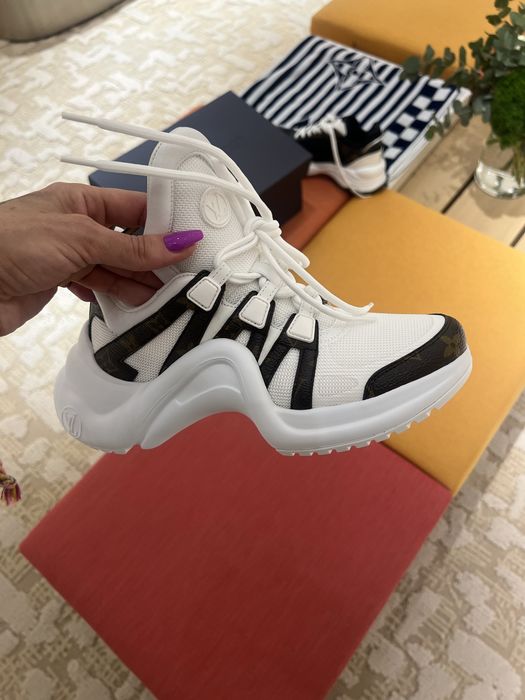 Louis Vuitton Archlight 39
