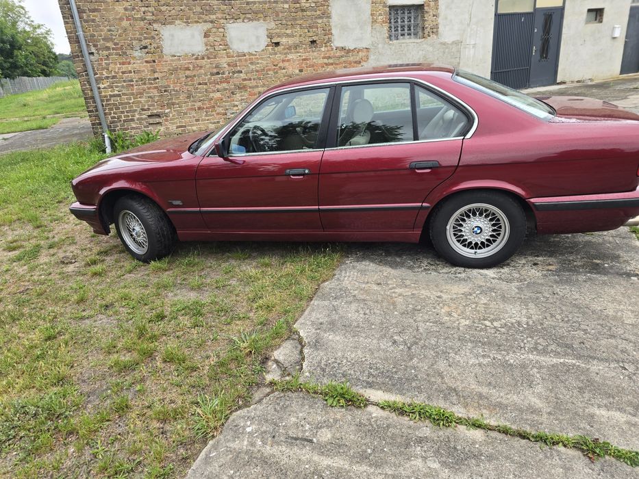 BMW E34  Posiada pełną dokumentację od wyjazdu z fabryki do dzisiaj