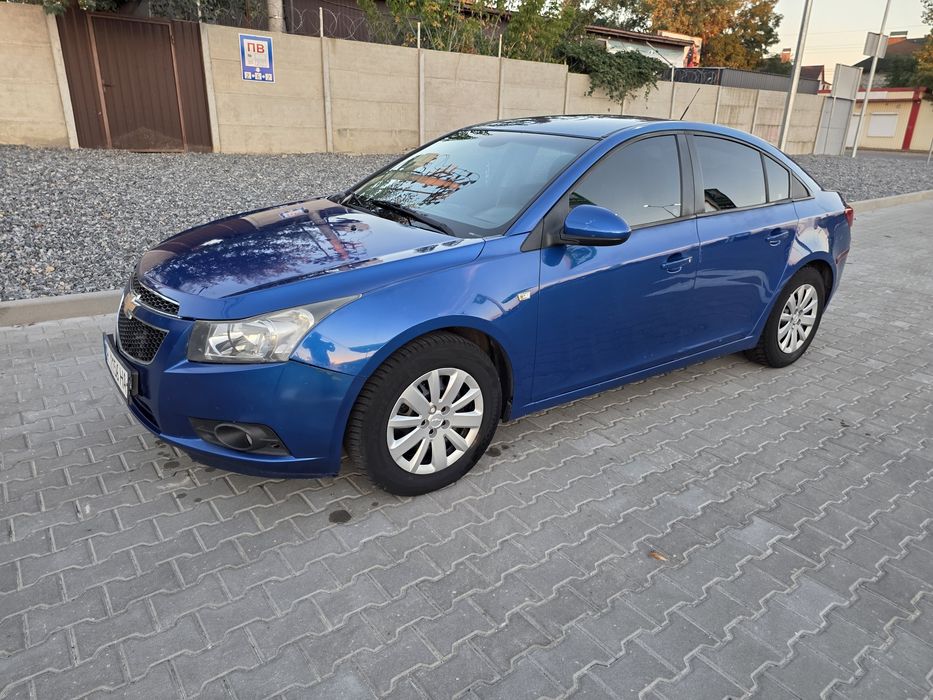 продаж Chevrolet Cruze