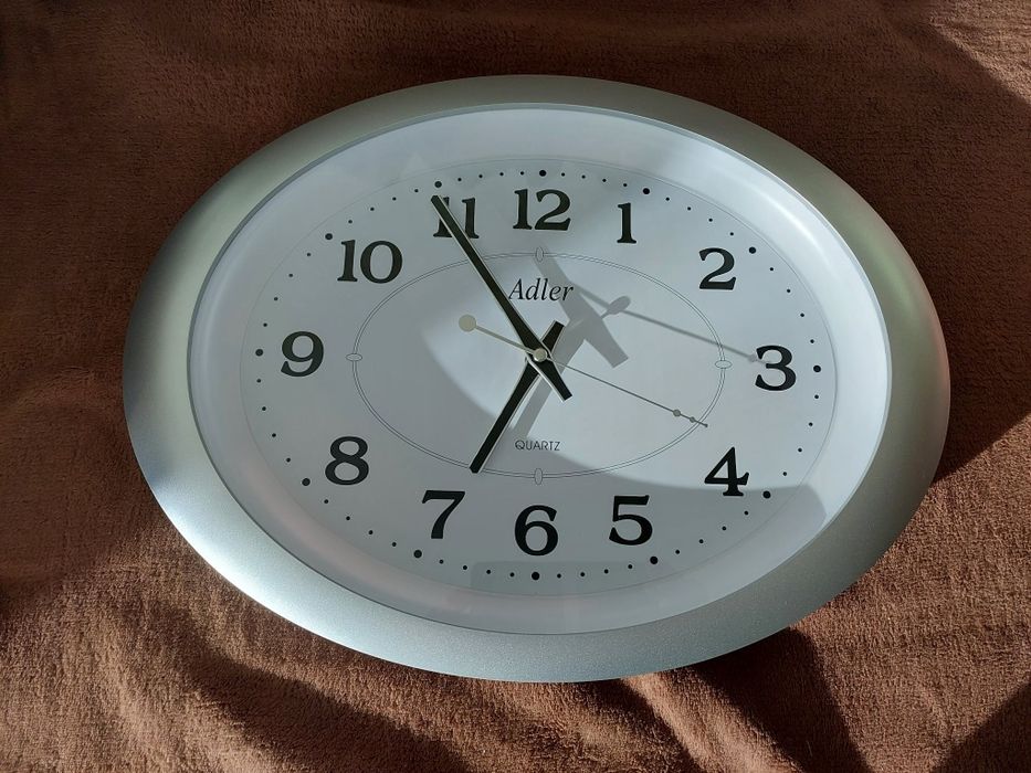 Duży zegar ścienny Adler PW032 | Owalny, Srebrny, CICHY PŁYNĄCY | 40 cm