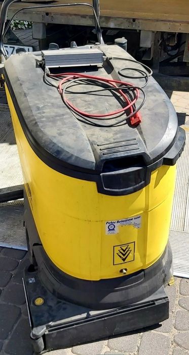 Szorowarka maszyna sprzątająca Karcher