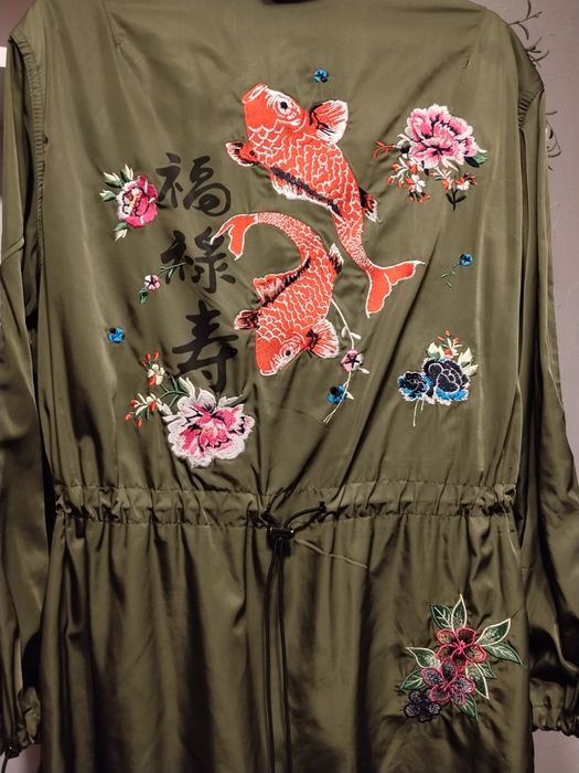 Super lekka wiatrówka BERSHKA M/L