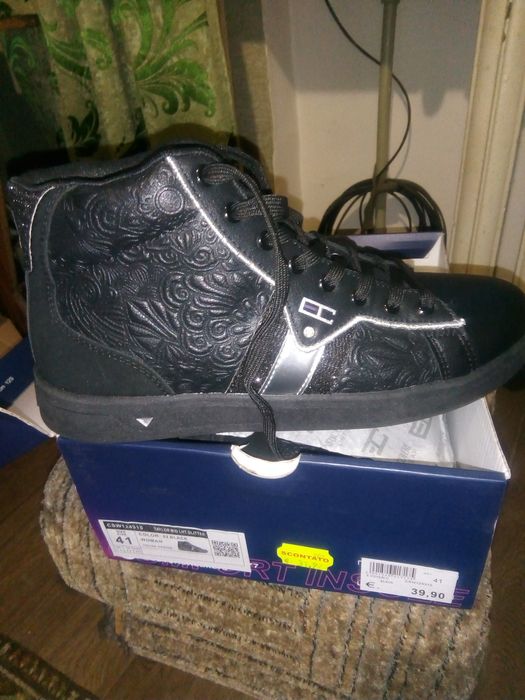 Продам жиночи полуботинки