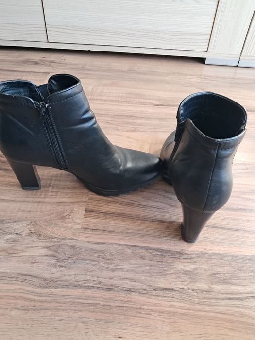 Botki czarne rozm 39