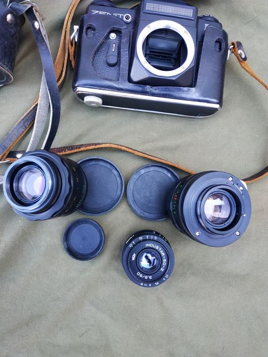 Фотоапарат Зенит Е объективы Гелиос -44-2 и Helios-44М